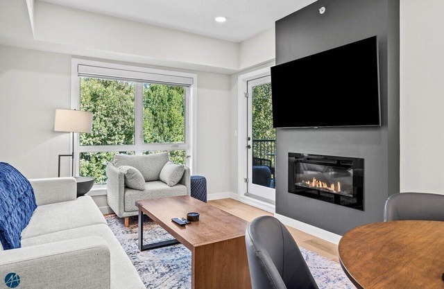 1 Bed/1 Bath Sparrowhawk-Top Floor/Creekside