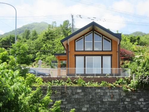 The Crestview Lodge