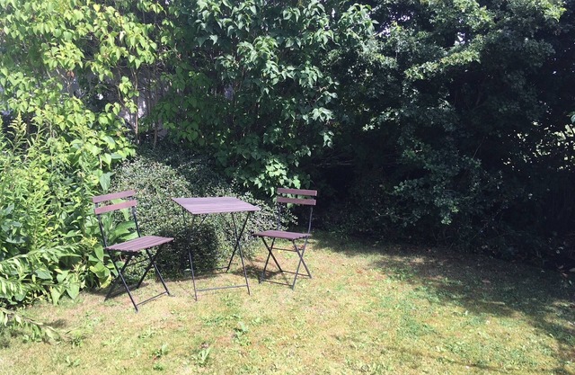 The Cupar House. Bright and spacious home/garden.