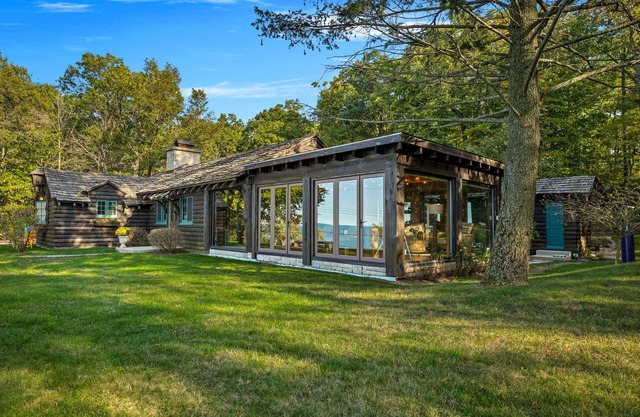 The Cypress Log Cabin - Historic National Park Home on the beach