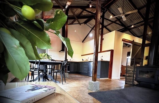 "The Dairy" Just 5 minutes from Pakenham racecourse and Gumbuya World