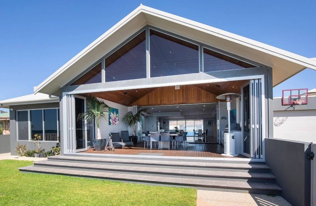 The Deck House Beachfront in Beautiful Busselton