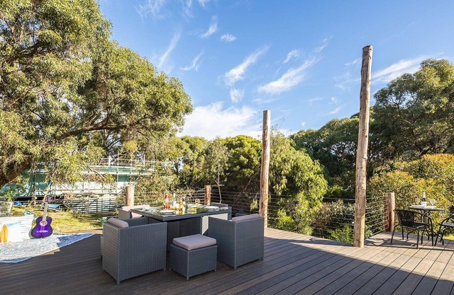The Deck - Relax and unwind