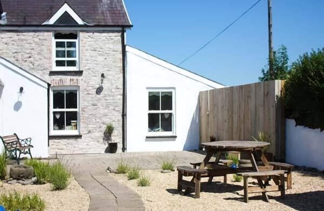 The Den, LLANSTEFFAN