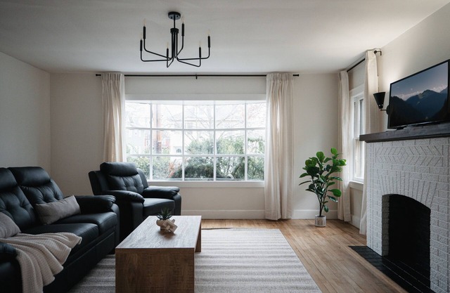 The Designers Apartment - 5 Minutes to Downtown