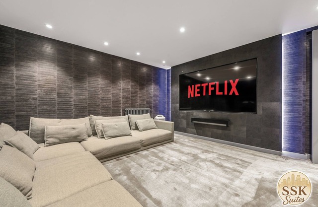 The Didsbury Retreat l Cinema l Sleeps 8