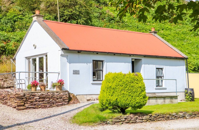 THE DISPENSARY, pet friendly, with a garden in Killeagh, County Cork