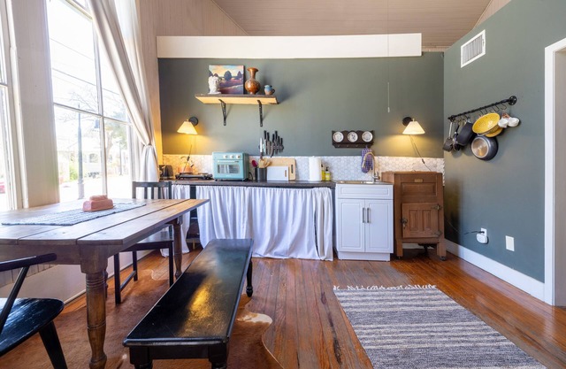The Parlour - Two Bedroom-Suite-Baño Privado