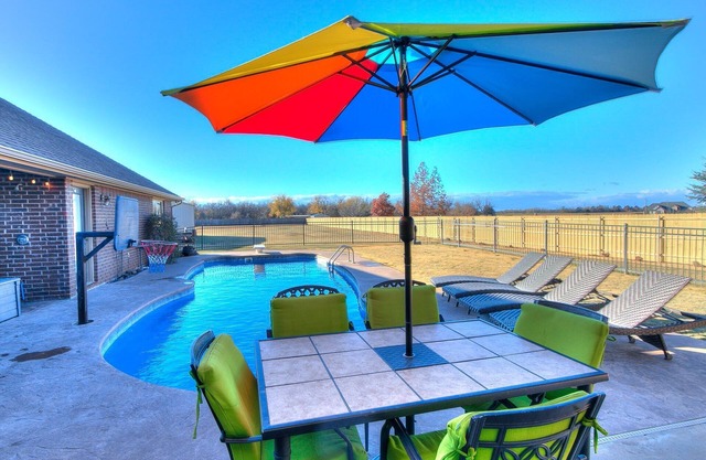 The Dream Cove/ Spacious 5-bedroom, 5 bathroom home with pool/hot tub/game room