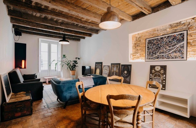 The Duché - Superb historic city center apartment