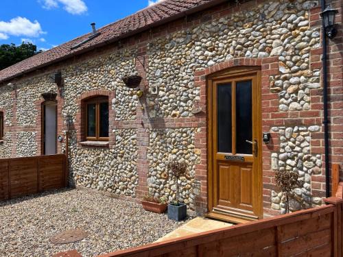 The Ducks - Gorgeous Norfolk Upside down Cottage - with Lazy Spa