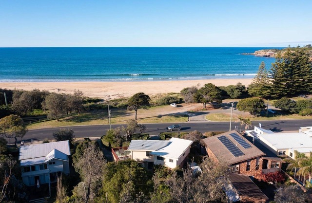 The Dune House - a spacious, perfectly located holiday house in Tathra