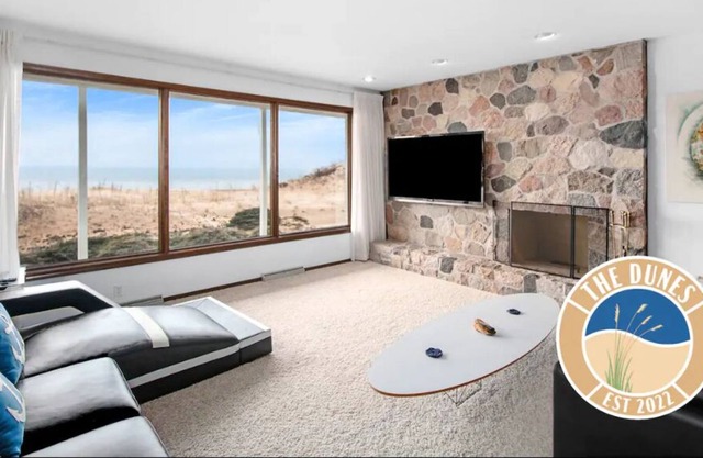 The Dunes * Private Beach Home on Lake Michigan!