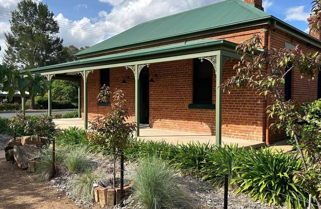 The Eagle's Nest - Adventure-Ready 4-Bedroom Holiday Home in Manilla, NSW