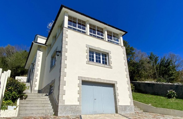 The Eagle's Nest-Sunny villa just 5 minutes to town and beach!