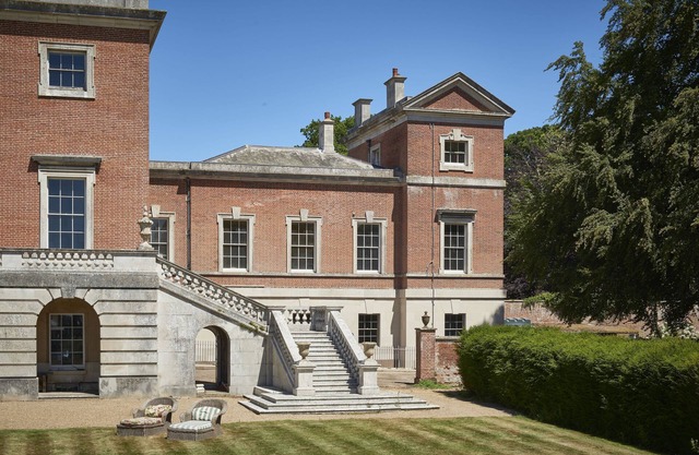 The East Wing - a stunning wing in a Georgian house in Norfolk sleeping 14 guests