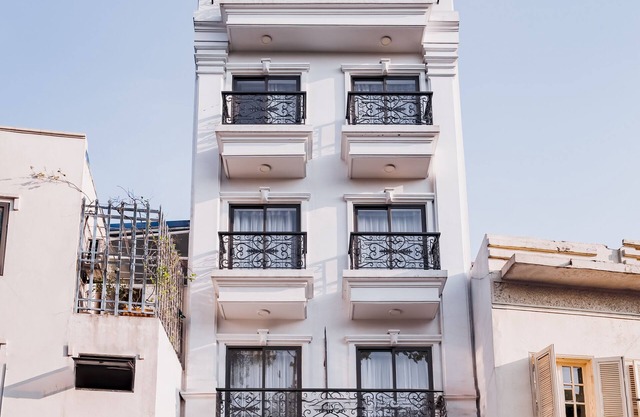 The Eastern Hotel & Apartment