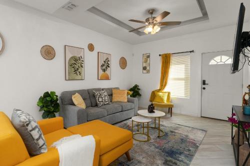The Edinburg Oasis Modern 2BD -2BA
