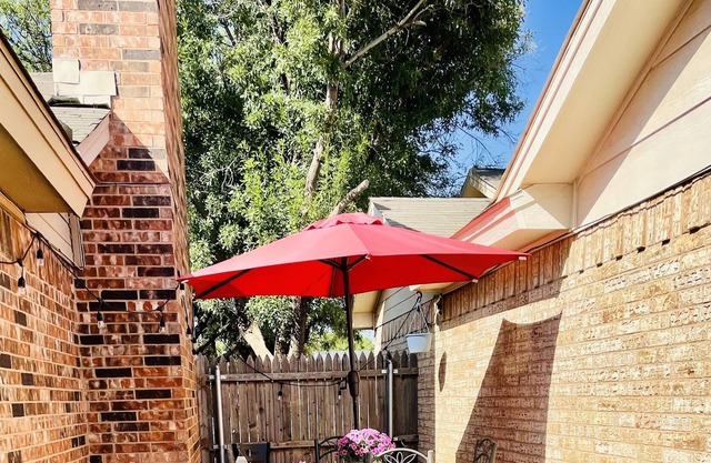 The Electric Townhome * 3bed/2bath