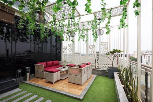 The Elegance Hotel