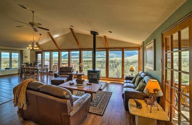 The Elk Mountain Lodge - Red Lodge Hillside Home w/ Hot Tub!