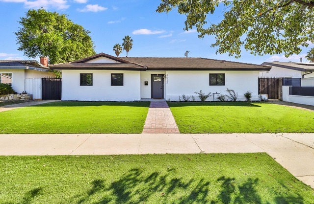 The Escape Luxury Pool Home 30 minutes to Hollywood