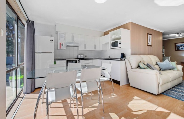 The Essentials - Centrally located cozy Jindabyne retreat