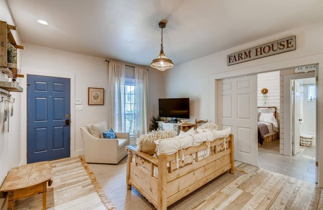 The Euro - A Dripping Springs Bridal Suite