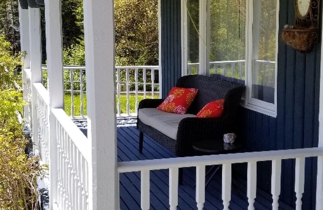 Relajación total en el corazón del Trinity Bight! - La suite Evergreen - con balcón privado!