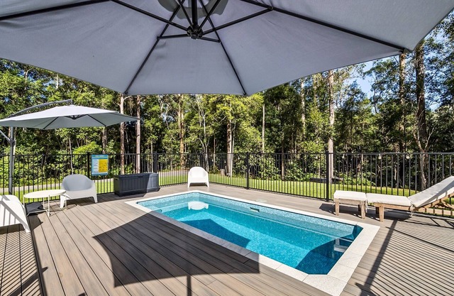 The Falls Hideaway: Pool, Firepit & Outdoor Bliss