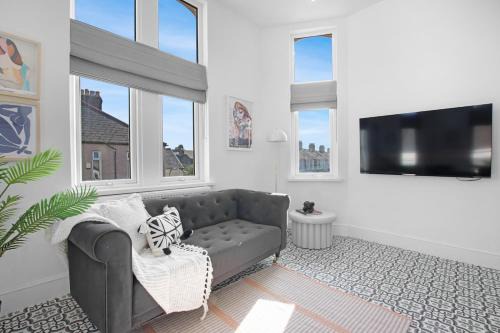 The Family Nest – 3-Bed Apartment with Parking