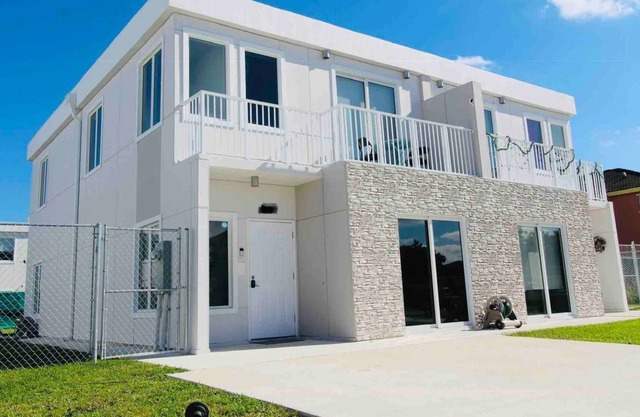 The Fanta Sea House - New and Modern close to MIA Zoo, Homestead Speedway & Entrance