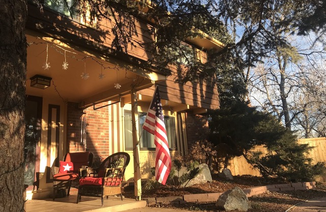 Camina hasta el campus de CU Boulder! Calidad, confort, valor! Bien 4Br toda la casa.