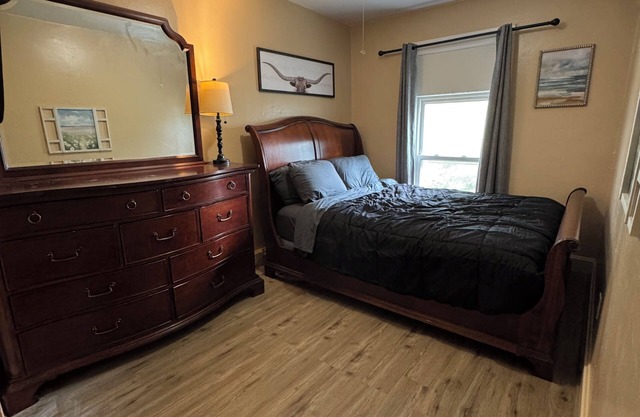 “The Farm” 2-bedroom apartment in Lancaster with AC