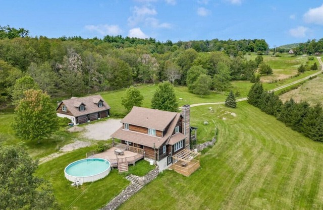 The Farm: Private 23-Acre Rhinebeck Country Oasis