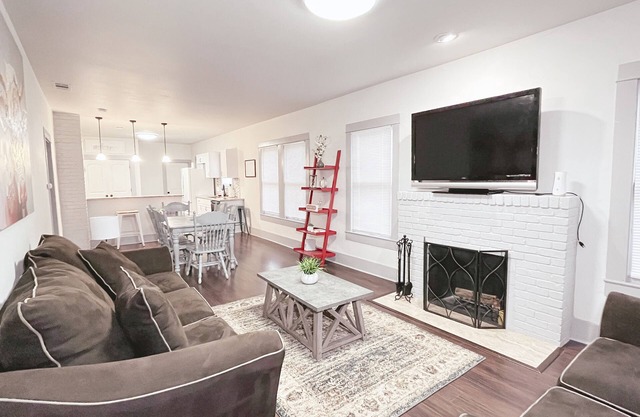 🐮 THE FARMHOUSE - FAMILY FRIENDLY DOWNTOWN COTTAGE
