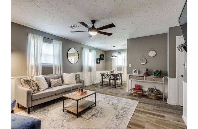 The Farmhouse Five - A Modern, Updated and Spacious 5 BR 2 Bath Retreat