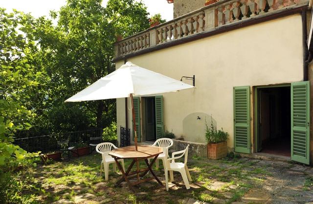 La granja de la Fattoria di Caiano entre naturaleza, cultura y piscina.