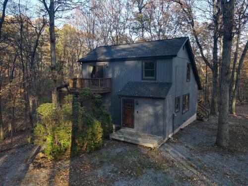 The Fern - Private - Pet Friendly - Fireplace - River Access - Fire Pit - EV Station
