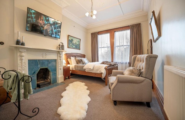 The Fern & Thistle Luxury Accommodation- Drinks, Hotpool, Sauna