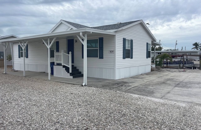 The Flamingo at Sandpiper 2 bed 2 bath waterfront location with dock and lift