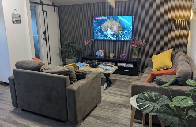 The Flat on Muddy- Welcome to your stylish home away from home!