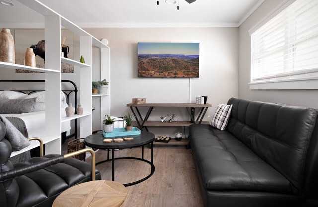 The Flats Stylish Studio Apt 3