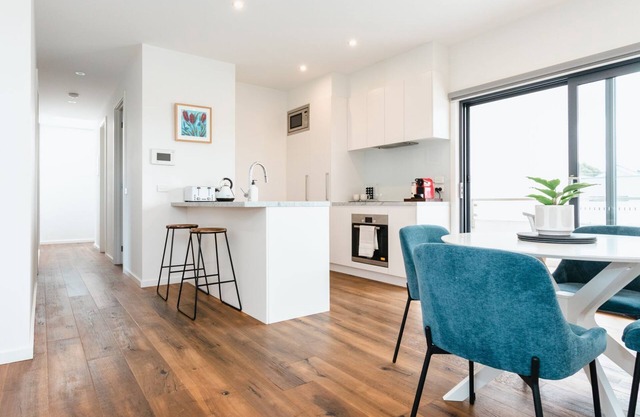 The Flinders Weekender, Enjoy a comfortable stay in a two-bedroom apartment in Flinders.