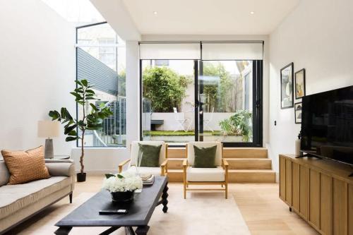 The Fulham Classic - Spacious 4BDR House with Balcony and Garden