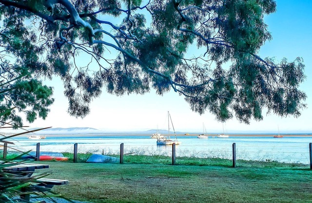 The Gallery 1770 waterfront - directly across from a calm water beach, pet welcome
