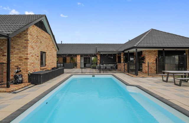 The Games Room - 2 Bedroom 1 Bathroom, Shared use of Pool & Spa