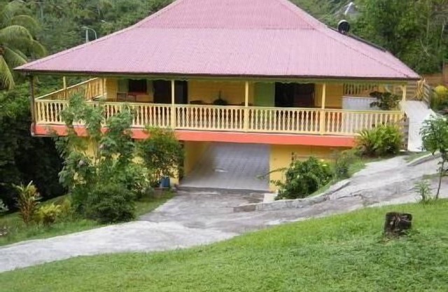 El jardín de la cabaña, una casa tradicional en el corazón de MARTINICA