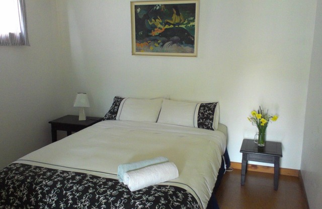 The Garden Flat: a country apartment close to the beach and daywalks.