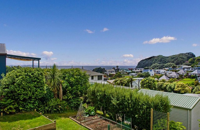 The Gardener's Beach House - Onemana Holiday Home